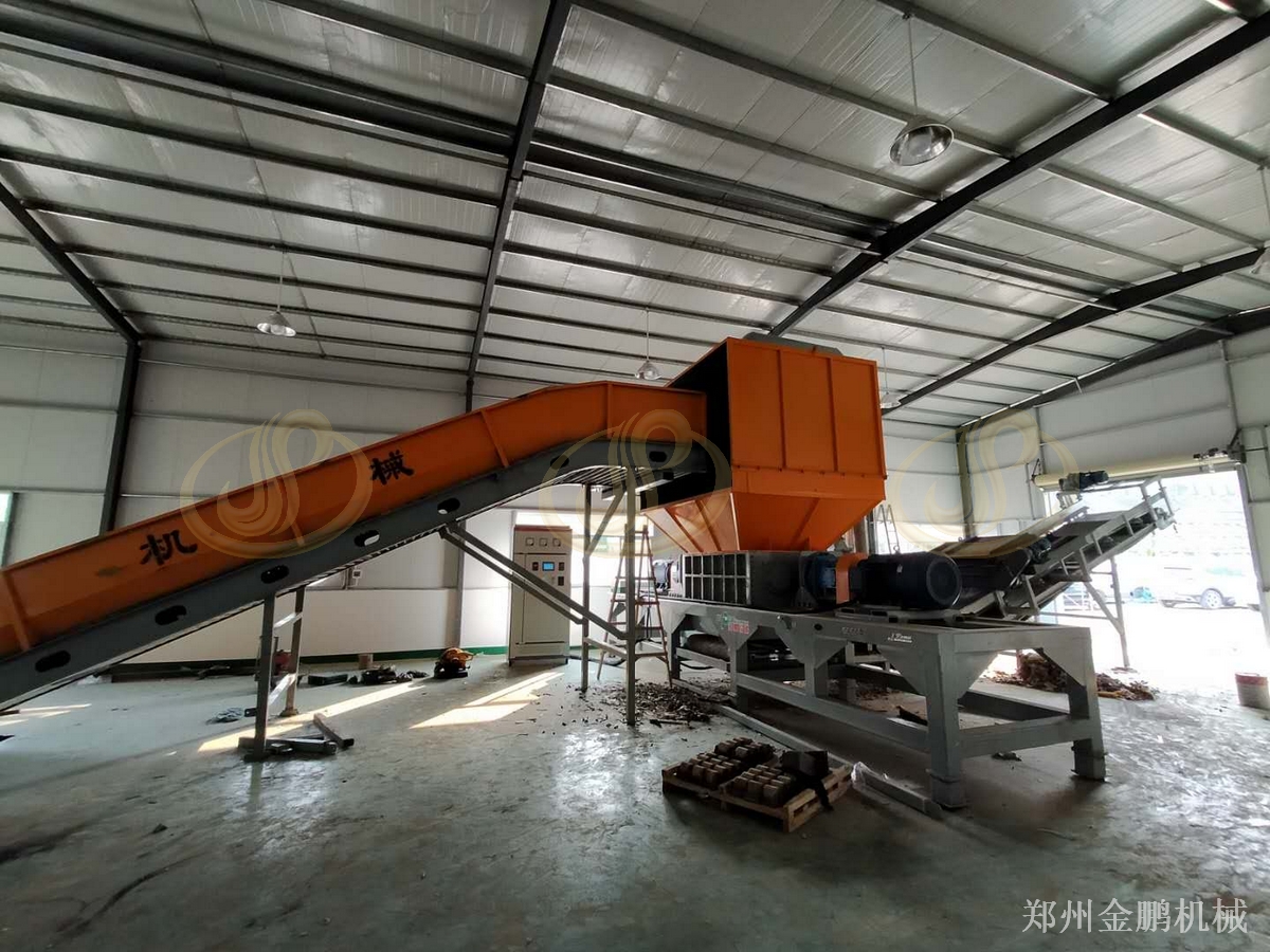 郑州金鹏家具撕碎机：废旧家具粗破与分选前处理方案