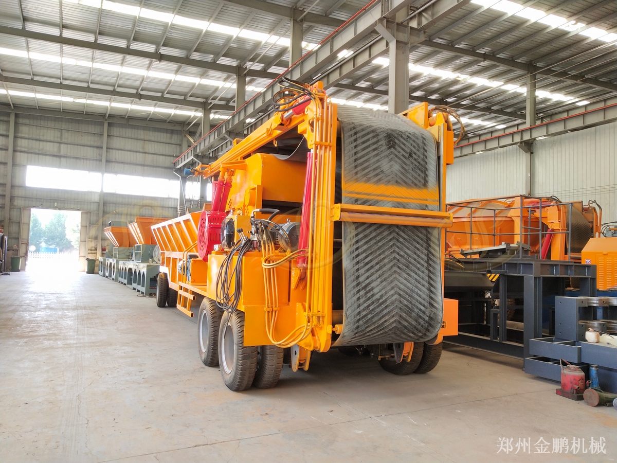 郑州金鹏家具粉碎设备处理废旧实木桌椅板材