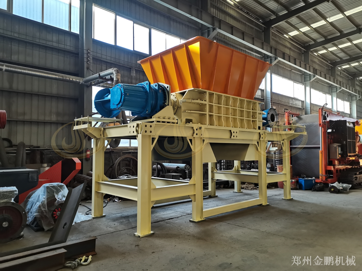 工业园区使用郑州金鹏城市固废撕碎机就地减量工业固废边角料
