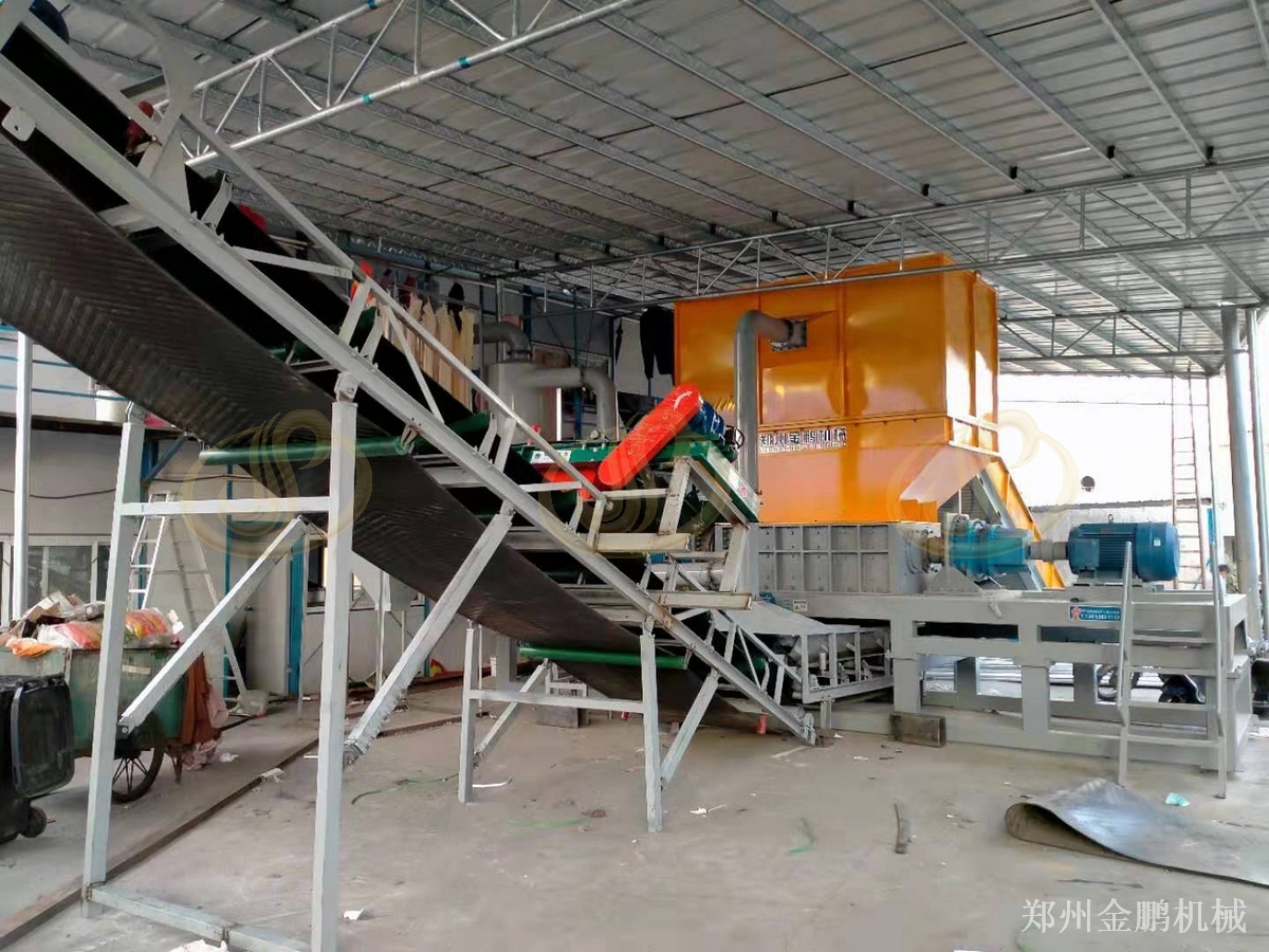 郑州金鹏混合固废撕碎机处理含废旧家具固废的现场情况